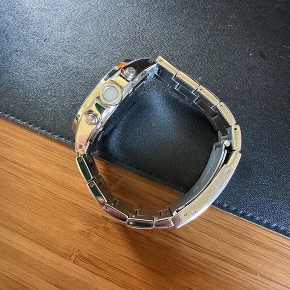 Fossil Watch - Silver Chrome w Black Dial - Picture 2 of 4